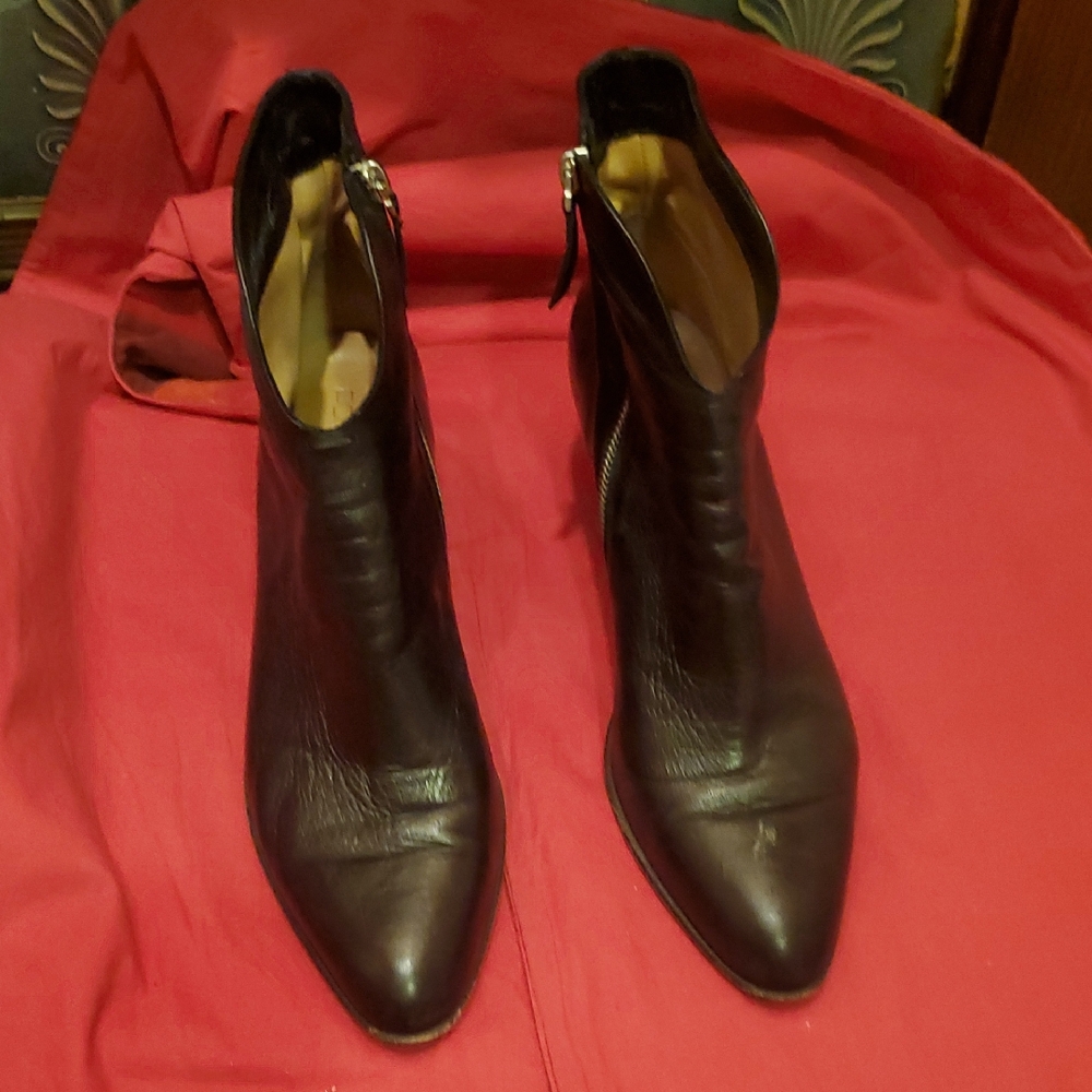 POMME DOR SIZE 10 Elegant Black Leather Ankle Boots